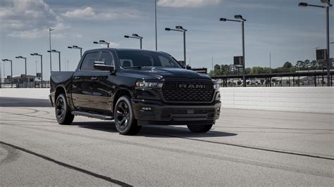 2026 Ram 1500 Black Express V8 Crew Cab Wallpaper - HD Car Wallpapers #29503