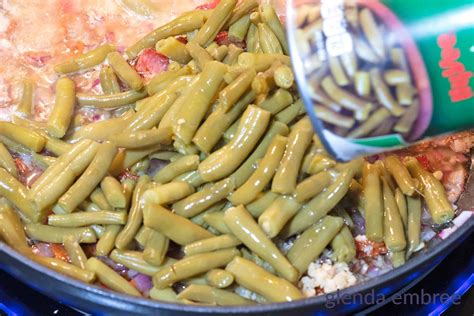 Copycat Texas Roadhouse Green Beans (Green Beans with Bacon) - Glenda ...