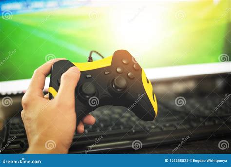 Play Computer Games 的图像结果