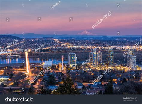 Portland Oregon South Waterfront Ross Island Stock Photo 256901185 ...