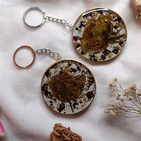 Shop Resin Flower Preservation Keychains For Couple – ClassyArtZ.com