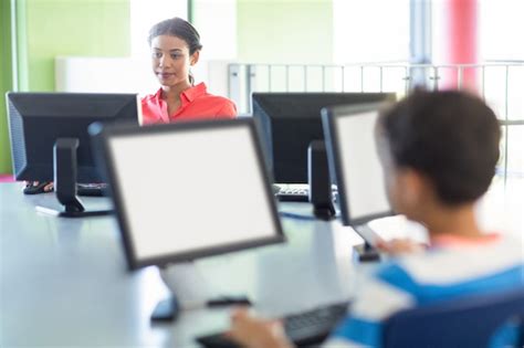 Computer Instructor 的图像结果