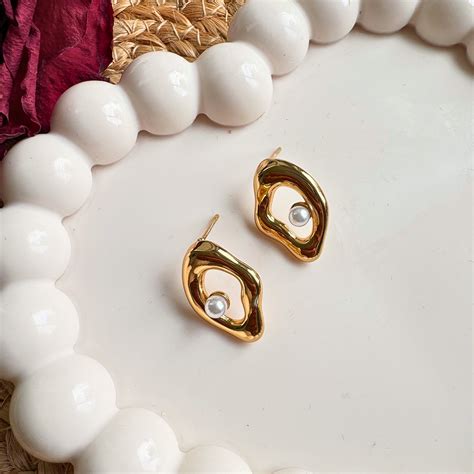 Textured Studs – Fashionyapa