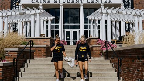 Some Colleges Are Teaming Up and Sharing Courses to Survive - The New York Times