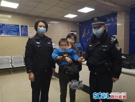 广汉2岁小男孩悄悄跑出家门 好在遇到了热心的警察!_四川在线