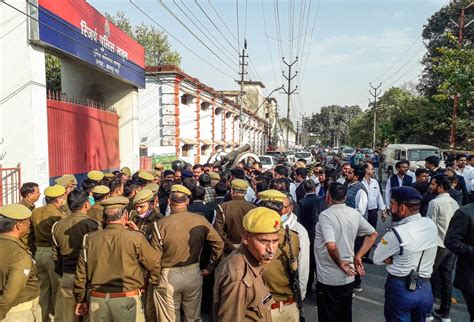 Uttar Pradesh: 5000 new police posts created to improve law and order