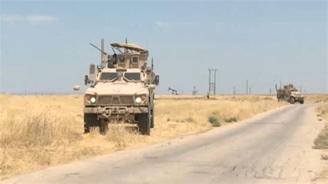 叙媒：美军方59辆汽车向叙利亚境内运送军事装备_凤凰网视频_凤凰网