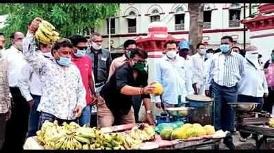 Lawyers protest BCI rule by selling veggies outside court | Rajkot News ...