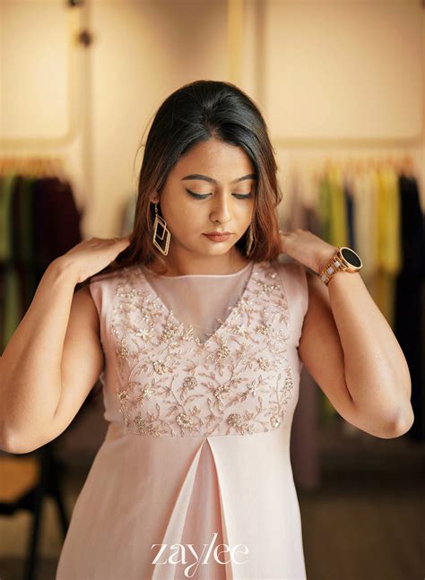 Rosegold Embellished Box-Pleat Kurta – Zaylee Designs