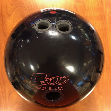 Columbia 300 Chaos Black Bowling Ball Review | Tamer Bowling