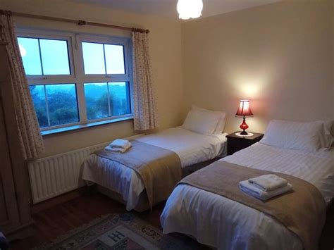 BUNRATTY CASTLE VIEW HOUSE (County Clare) - Guesthouse Reviews & Photos ...
