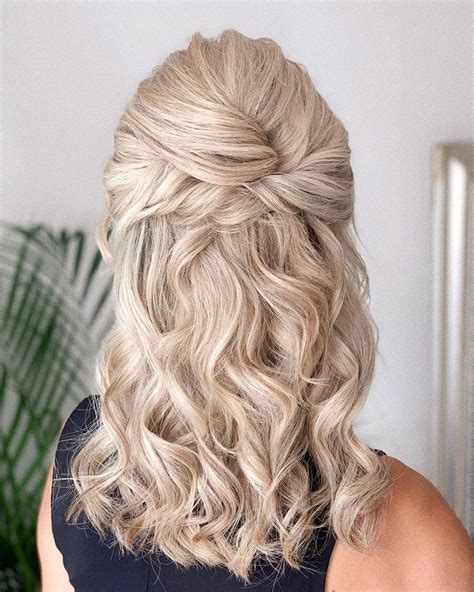 Mother Of The Bride Hairstyles: 63 Elegant Ideas [ 2021 Guide]