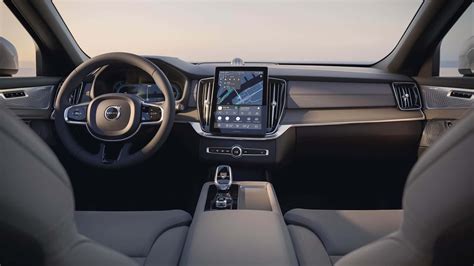 Volvo XC90 2025, gli interni del rinnovato SUV svedese