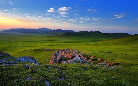 夏天最美大草原风景图片高清下载-壁纸图片大全