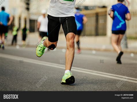 Male Runner Running 的图像结果
