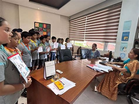 Tech Timeout Turns Green: Oakridge Students E-Fast and Cultivate Bottle ...