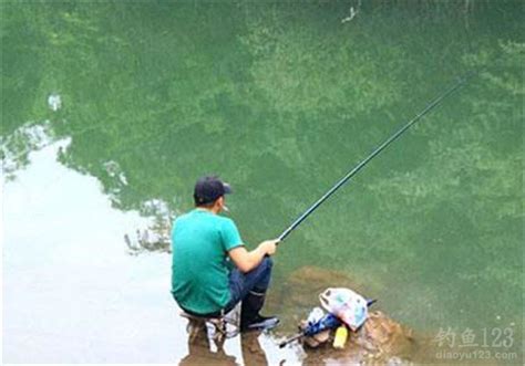 浅谈春季钓鱼配饵与选位技巧_钓鱼人必看