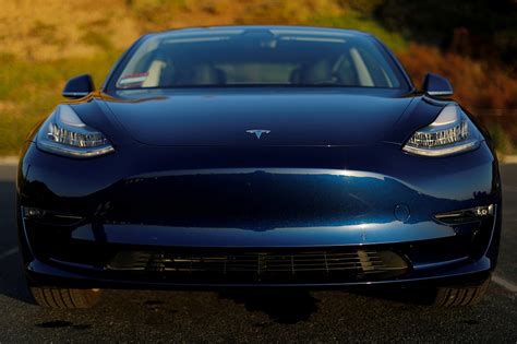 Tesla hits Model 3 manufacturing milestone, hours after deadline ...