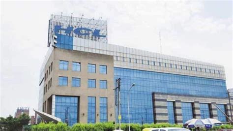Nothing much to bridge HCL Tech's valuation gap with peers | Stock ...