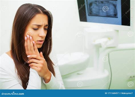 Upset Woman at the Dentist with Constant Pulsating Tooth Pain Stock Image - Image of health ...