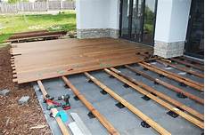 dach abdecken anleitung die perfekte unterkonstruktion f 252 r die holzterrasse dach abdecken anleitung die perfekte unterkonstruktion f 252 r die holzterrasse