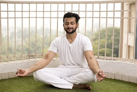 Covid-19 Lockdown: 5 Ways To De-Stress Your Mind Under Isolation