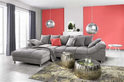 Boja tepiha uz sivu garnituru – Uređenje doma i interijera