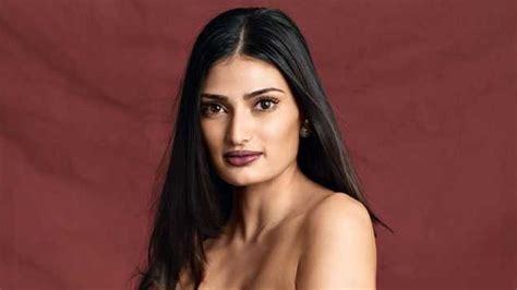 Your guide to surviving fashion week, according to the pros | Vogue India