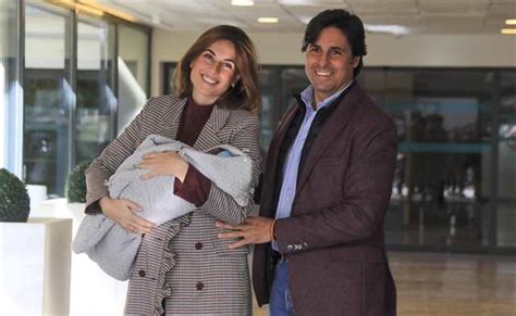Lourdes Montes y Fran Rivera abandonan el hospital con su hijo Curro en ...