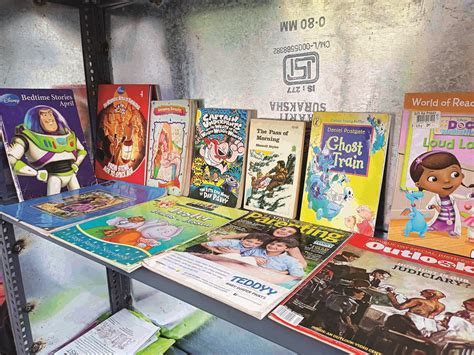 29-yr-old sets up library at bus stop