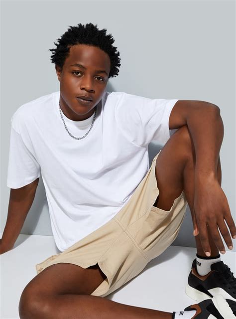 Buy URB_N Men Relaxed Fit Solid T-shirt Online at just Rs. 249.0 ...