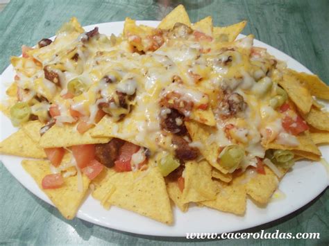 Nachos con carne y queso. | CACEROLADAS: Nachos con carne y queso.