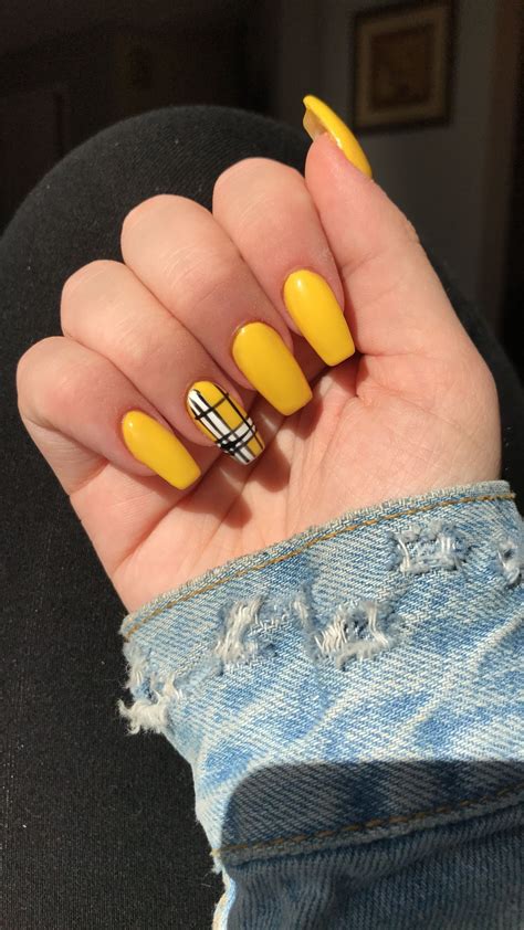 cute yellow gel nails