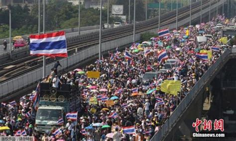 泰国15万人示威瘫痪曼谷 泰式民主仍要走长路(组图)-搜狐滚动