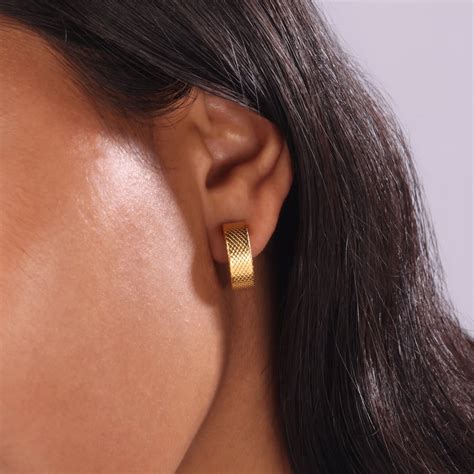 22KT Yellow Gold Elegant Stud Earrings