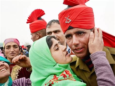 20,000 Men Turn Up For Recruitment Of 55 Army Posts In Kashmir, Show ...