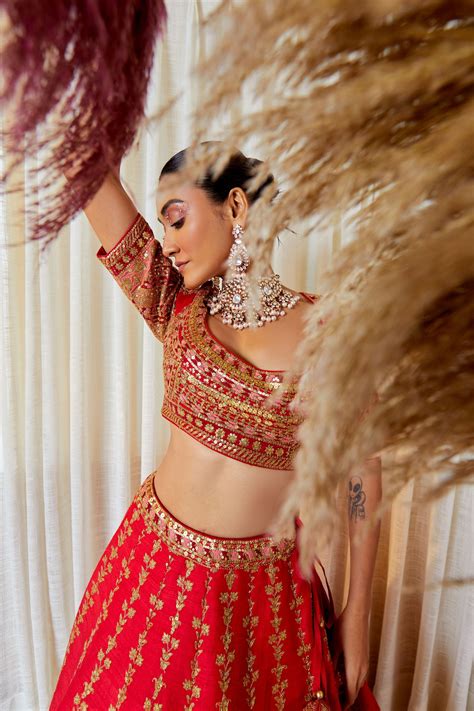 Pallavi Poddar - Tircha Pan Lehenga Set - Elahe