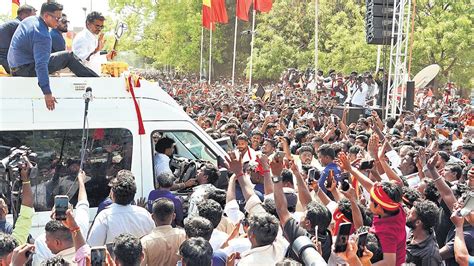 TVK chief Vijay late for campaign by 5 minutes, leaves without giving a ...