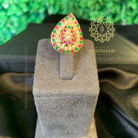 Soham Red Green Finger Ring – Sadiahyderabadi