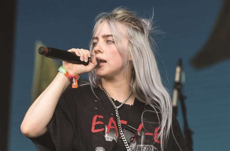 Why Did Billie Eilish Says 'The Internet Is Ruining My Life So I Turned ...