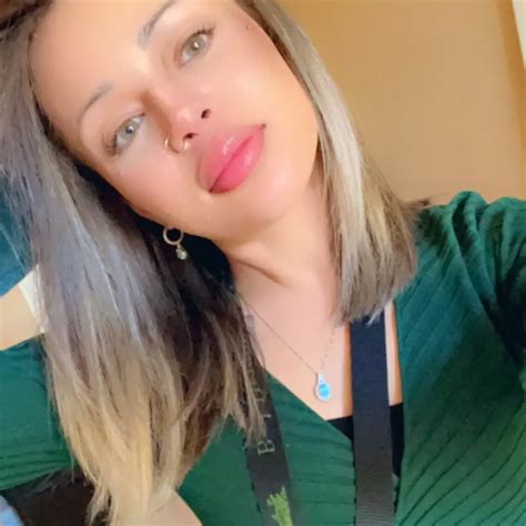 Holly Hendrix: Complete Biography & Career Guide 2025