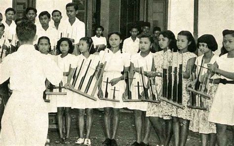 Angklung, dari Indonesia untuk Dunia » Boleh Merokok