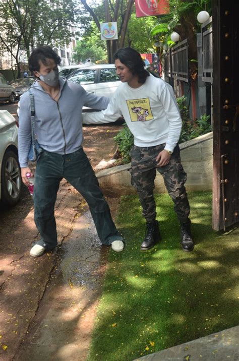 Tiger Shroff Just Proved To Us That Wearing Extra Long Jeans Can Be An ...