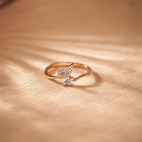 Intertwining Leaves Rose Gold and Diamond Finger Ring