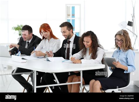 Modern Business People 的图像结果