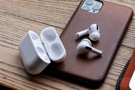 Apple AirPods Pro - www.metrorailnews.in