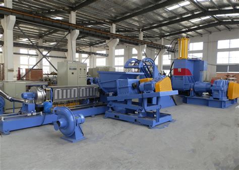 mesin granulator industri di pabrik sampah