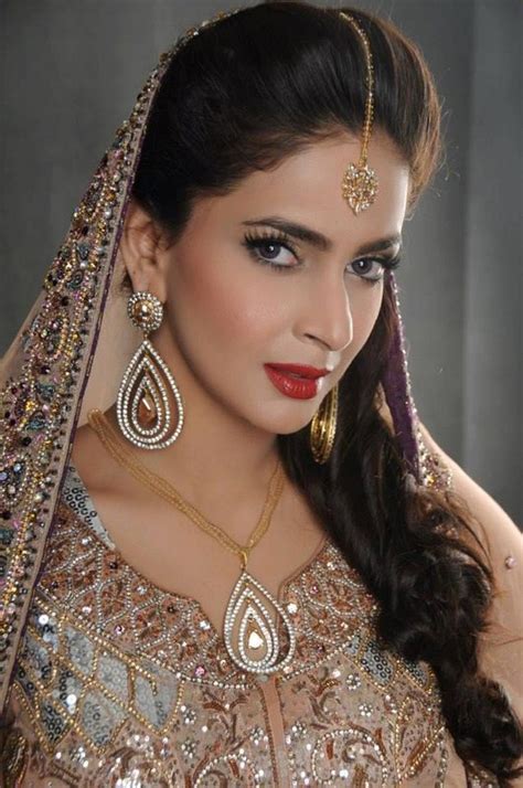 Saba Qamar Biography, Wiki, Dob, Height, Weight, Sun Sign, Native Place ...