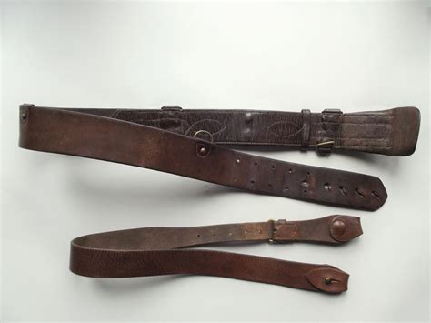 WW1 OFFICERS SAM BROWN BELT & SHOULDER STRAP DATED 1917 - DBG Militaria