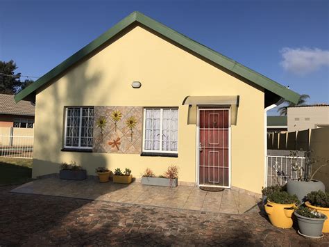 Sunflower Cottage - Cottages for Rent in Benoni, Gauteng, South Africa